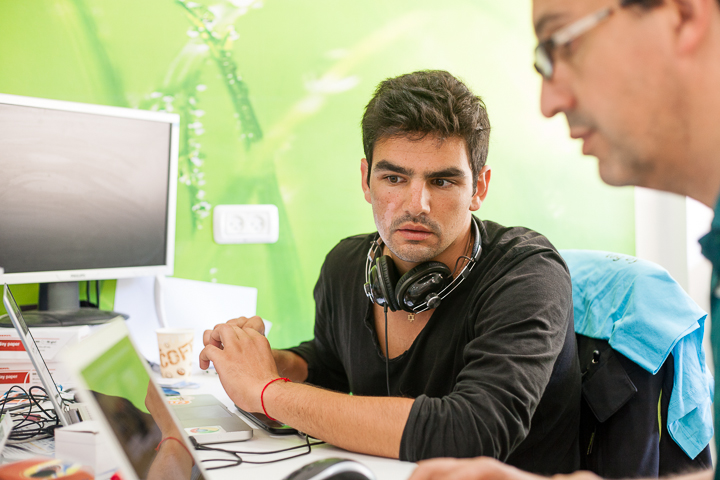 Nat, a student from France, does an internship in a startup at TheHive Tel Aviv thanks to Gvahim's third flagship programs, "Gvahim Young Leaders"